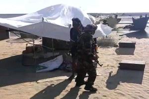 بتوجيهات محافظ أبين.. قوة أمنية تداهم مواقع تهريب الأفارقة في أحور