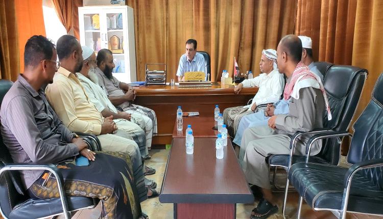 مدير عام مديرية القطن يلتقي نائب مدير المؤسسة العامة للكهرباء بوادي حضرموت والصحراء لبحث تحسين خدمة الكهرباء