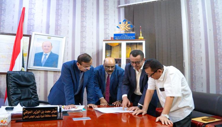 المحافظ بن الوزير يبحث مع فريق من وزارة التعليم الفني وعمادة كلية مجتمع شبوة مشروع تجهيز المعامل بدعم من الصندوق الكويتي