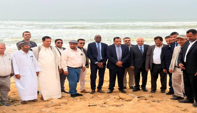 السقطري والشرجبي يفتتحان مركزي الإنزال السمكي بحوف ودمقوت ويضعان حجر الأساس لمصنع ثلج بدمقوت