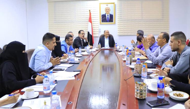 نائب وزير الصناعة والتجارة يبحث مع فريق الأمانة العامة لمجلس الوزراء تطوير الحوكمة المؤسسية وتعزيز كفاءة الرقابة واستقرار الأسواق