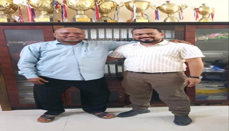 إجراء مراسم الاستلام والتسليم بين مدير عام مكتب الشباب والرياضة الجديد والسابق بساحل حضرموت