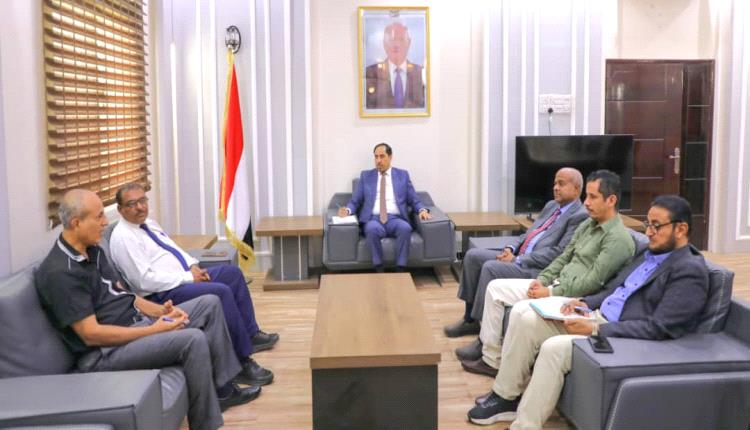 وزير الشباب والرياضة يلتقي عميد كلية ردفان الجامعية ويؤكد دعم الأنشطة الطلابية