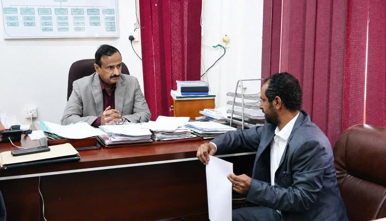 المحافظ بن الوزير يطّلع على مستوى الإنجاز في مشروعي مركز القسطرة القلبية ومركز علاج سوء التغذية