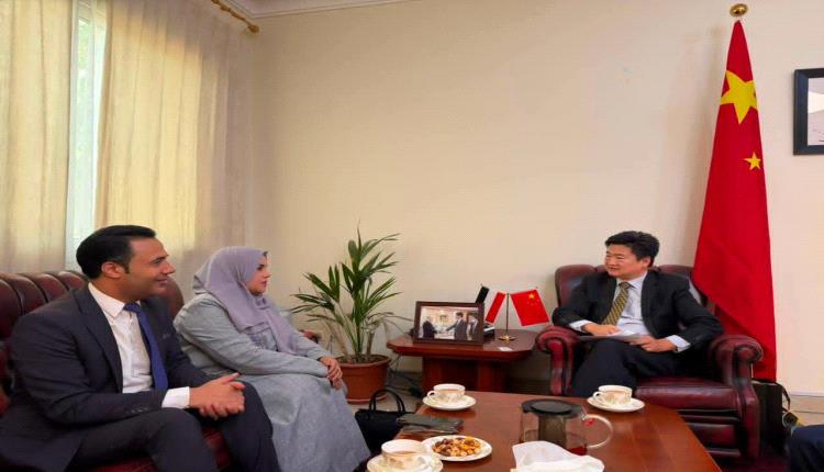 وزير الدولة تبحث مع القائم بأعمال السفارة الصينية تعزيز التعاون في مجالات تمكين المرأة والتنمية