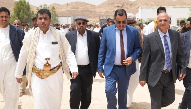 وزيرا الزراعة والمياه يفتتحان معملًا لتجهيز وتجميد الأسماك ويطلعان على أوضاع القطاع السمكي في قشن