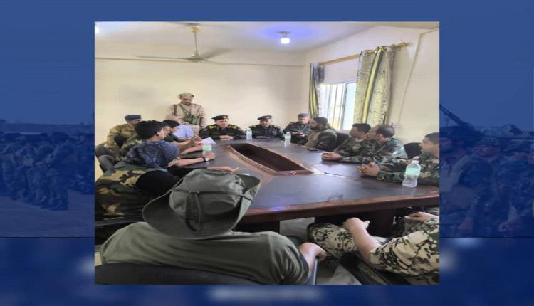 مدير أمن أبين يعقد اجتماعًا بقيادة قوات الطوارئ ويؤكد رفع الجاهزية وتعزيز التنسيق الأمني