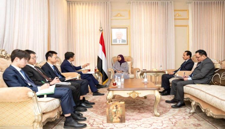 وزيرة الخارجية تبحث مع القائم بأعمال السفارة الصينية تعزيز التعاون المشترك