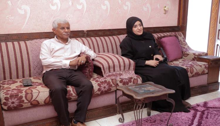 وكيلة حضرموت لشؤون المرأة تُعزّي في وفاة الأديب والكاتب رياض باشراحيل وتؤكد أن إرثه الثقافي سيظل خالداً