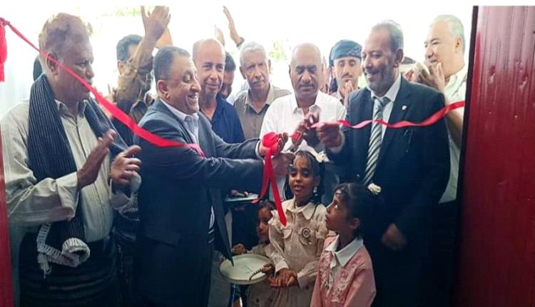 أمين عام أبين يدشن الوحدة الصحية بدهل أحمد ويؤكد دعم القطاع الصحي بالمحافظة