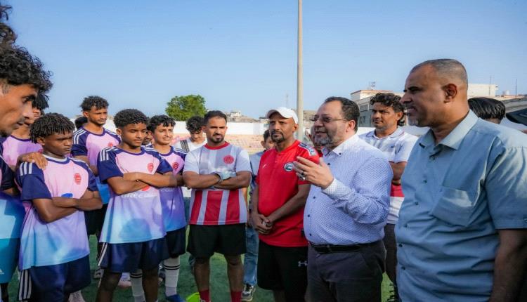 رئيس نادي التلال يزور تدريبات الفريق الأول
