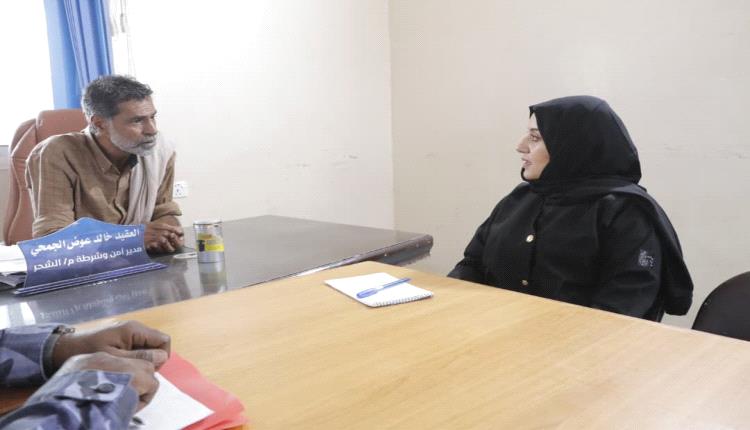 وكيلة حضرموت لشؤون المرأة تبحث في مديرية الشحر قضايا العنف ضد المرأة وتعزيز آليات الحماية