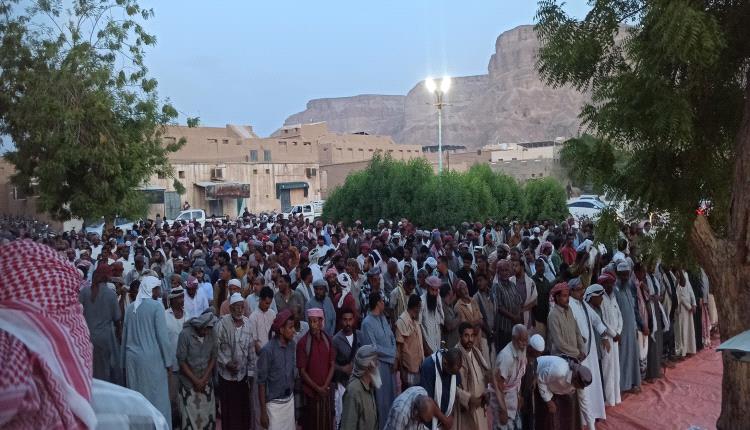 تشييع مهيب لرجل الأعمال والشخصية الاجتماعية عبدالله بن هادي باسلامة في مديرية القطن بوادي حضرموت