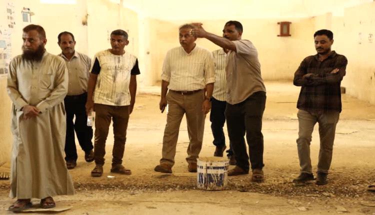 في إطار الجهود للنهوض بالتعليم الفني.. الجاوي يتفقد معهد تدريب المهن بمنطقة "فقم" ويطلع على جاهزيته