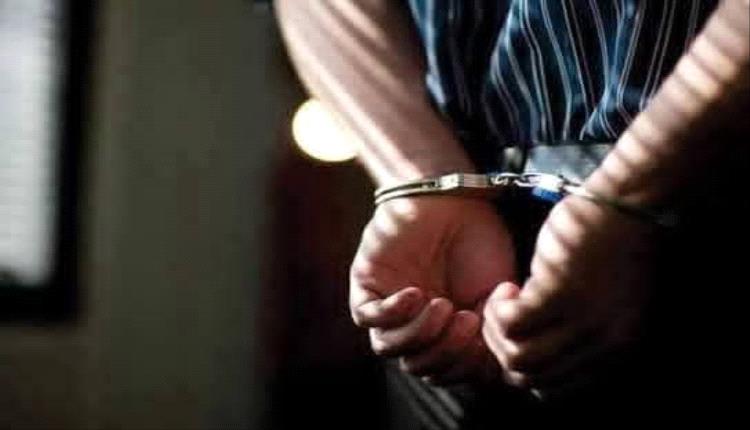 شرطة مديرية حورة ووادي العين تضبط متهماً بقضية قتل مطلوباً لشرطة ساحل حضرموت