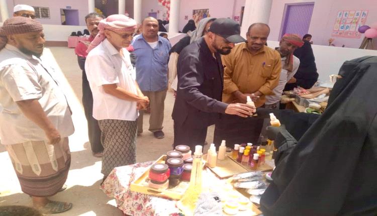 مدير عام شبام يختتم فعاليات المخيم الصيفي الثاني “طوري ذاتك” ويشيد بإبداعات المشاركات