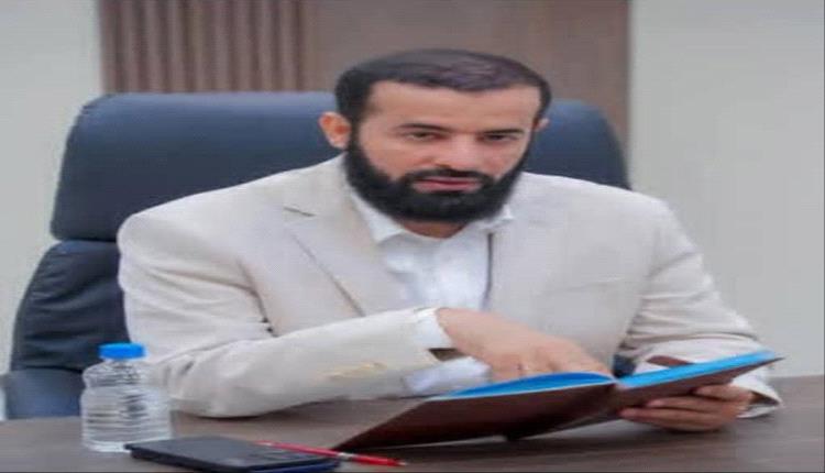 منتسبو جامعة أبين يناشدون محافظ المحافظة: ادعموا الأستاذ قبل أن تخلو القاعات من أساتذتها