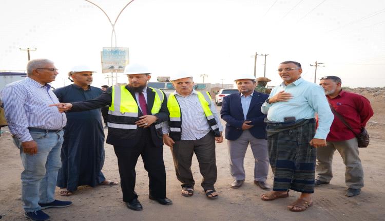 المحافظ شيخ يدشن مشروع تأهيل وسفلتة طريق البريقة–بئر أحمد–الحرم الجامعي بطول 1.74 كيلومتر