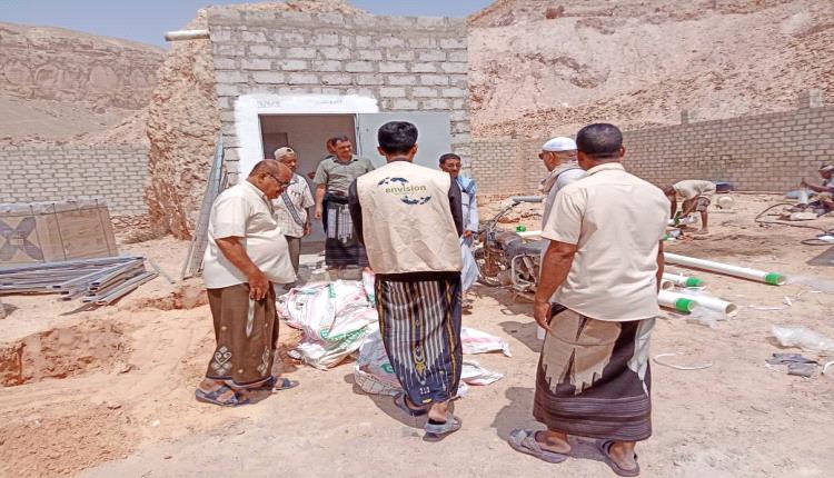 مدير عام تريم يتفقد مشروع حفر بئر مياه إنتاجية بمنطقة السحيل وتجهيزها بالطاقة الشمسية