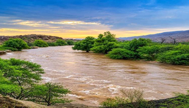 أمطار غزيرة وصواعق رعدية شهدتها محافظة شبوة وتحذيرات من مخاطر السيول
