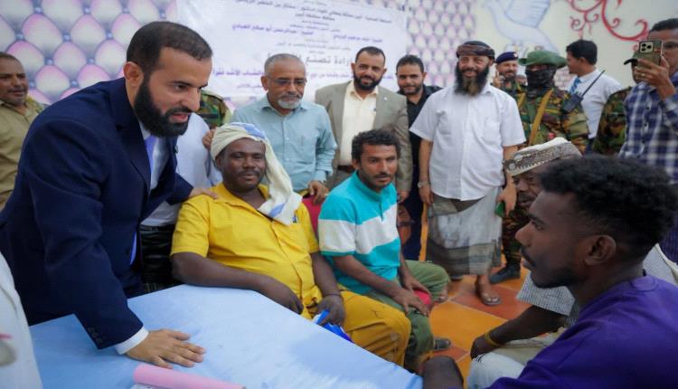 برعاية ودعم محافظ أبين.. تفويج 49 معتمرًا من الصم والبكم وإقامة زواج جماعي لـ200 عريس وعروس من ذوي الاحتياجات الخاصة