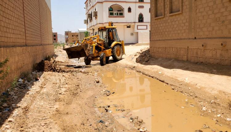 مكتب الأشغال العامة والطرق بمديرية القطن ينفذ أعمال إصلاح للأضرار الناتجة عن هطول الأمطار