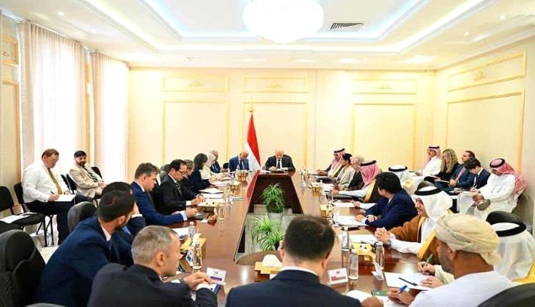 رئيس مجلس القيادة الرئاسي: مرحلة الاعتداء بلا كلفة انتهت وعلى المجتمع الدولي دعم الحكومة لإنهاء التهديد