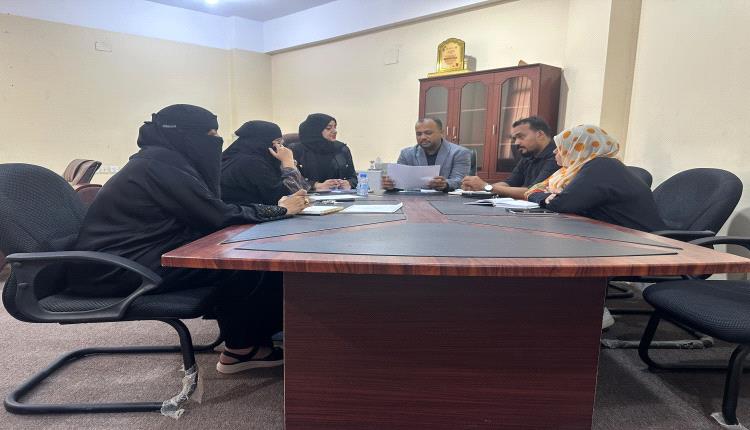 اجتماع بالمكلا يناقش التحضيرات للاحتفاء باليوم العالمي للشباب وبرامج دعم وتمكين الشباب بحضرموت