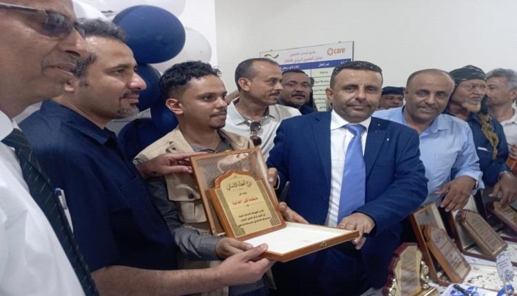 بتكلفة 160 ألف دولار.. محافظ لحج يفتتح المركز الصحي في قرية البيطرة بمديرية تبن
