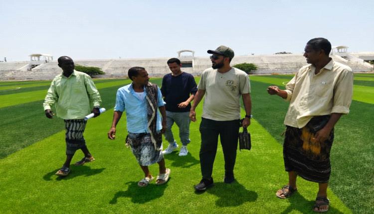 الكابتن علاء الصاصي يزور ملعب الشهداء والصالة الرياضية بأبين
