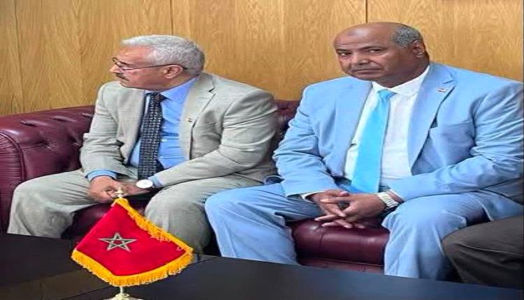 «أحد عشر عامًا وكفى».. رسالة عاجلة لمجلس القيادة بشأن فساد ملحقية اليمن في الرباط