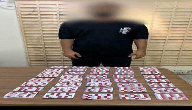 لا تزال سلسلة إدارة مكافحة المخدرات مستمرة بضبطياتها في العاصمة عدن حيث أطاحة بشاب بحوزته 40 شريطاً من حبوب البريجبالين في مديرية دار سعد