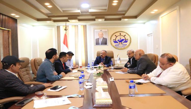 وزير النقل يترأس اجتماع لمناقشة أوضاع ميناء الوديعة البري ويؤكد ضرورة تنظيم العمل وتسهيل حركة المسافرين والشاحنات
