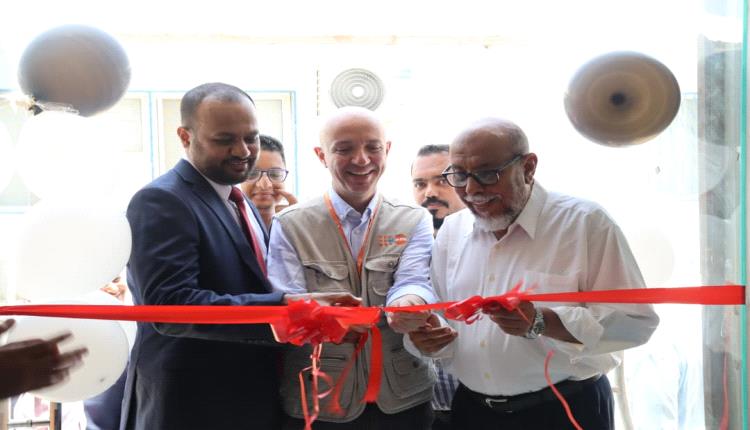 الوكيل باعلوي يفتتح "مركز خدمات الشباب" برئاسة جامعة حضرموت لتعزيز تمكين الشباب ودعم المبادرات