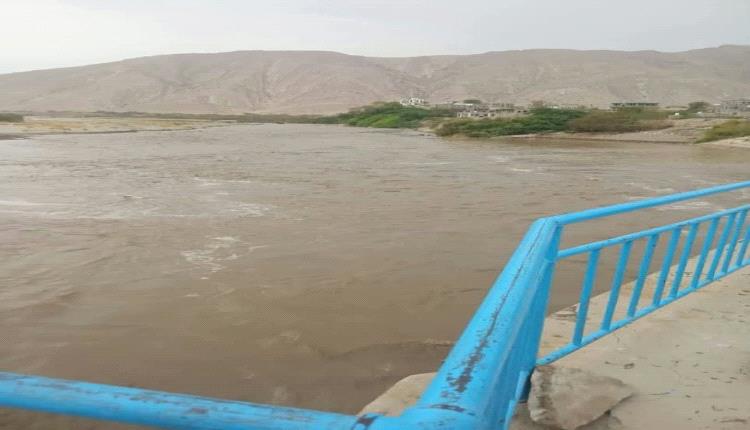 عودة تدفق السيول إلى دلتا أبين تنعش آمال المزارعين وتبشّر بموسم زراعي أفضل
