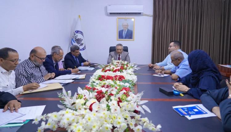 وزير الشؤون الاجتماعية والعمل يناقش مع لجنة الأمانة العامة لرئاسة الوزراء تطوير الأداء المؤسسي