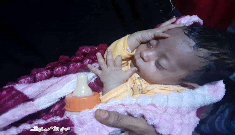 العثور على رضيع متروك بجانب مسجد في المنصورة بعدن والأجهزة الأمنية تحقق في الواقعة