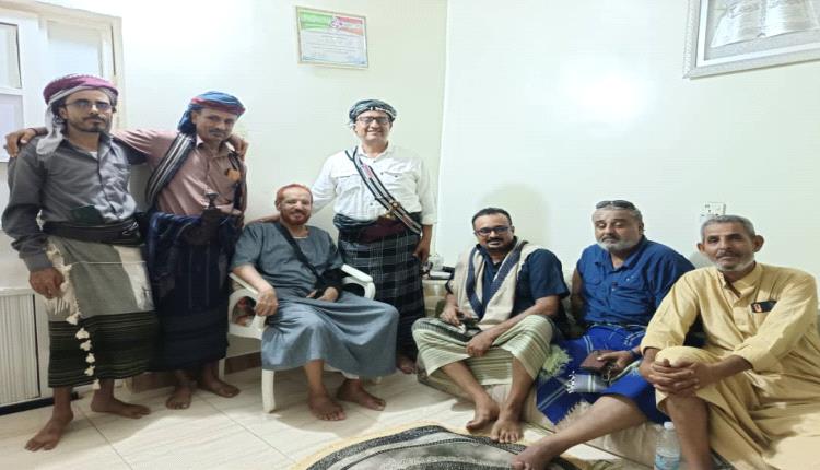 قيادة مجلس المستقبل الجنوبي بالعاصمة عدن تزور عميد الأسرى الشيخ أحمد عمر العبادي المرقشي