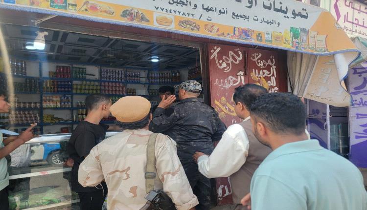 أمن قعطبة ينفذ حملة تفتيش ميدانية على المحال التجارية لالزامهم بتركيب كاميرات المراقبة