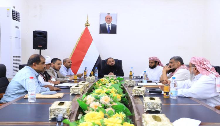 وزارة الأوقاف تبحث مع مديري مكاتبها أوضاع الأوقاف وتداعيات التصعيد الحوثي