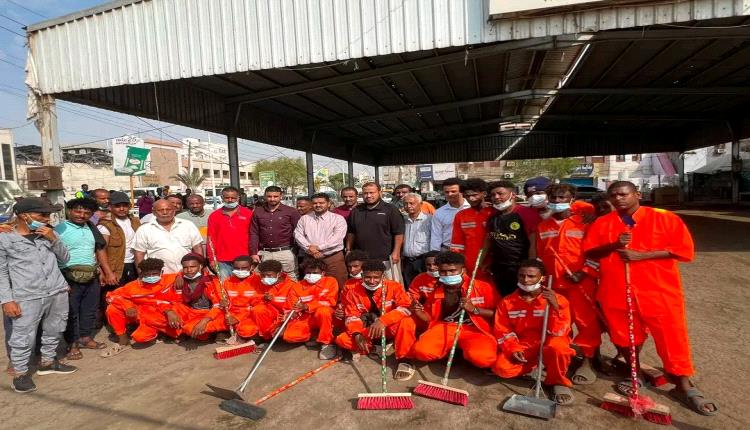 مدير صندوق النظافة ومدير مديرية الشيخ عثمان يدشنان حملة نظافة واسعة