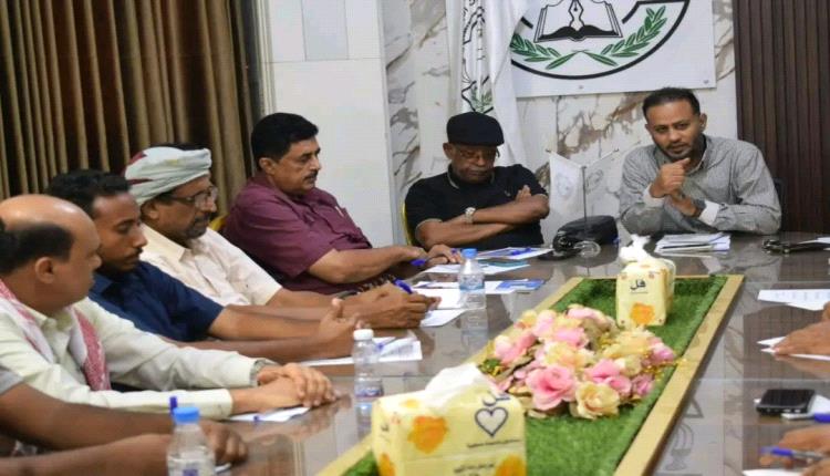 الأمين العام المساعد لمؤتمر حضرموت الجامع يرأس اجتماعًا استثنائيًا لرؤساء الهيئات التنفيذية واللجان الإعلامية بمديريات الساحل