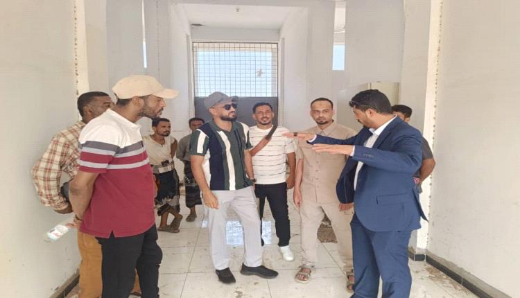 بيبك يطّلع على آخر الأعمال في ملعب الشهداء بأبين استعدادًا لافتتاحه