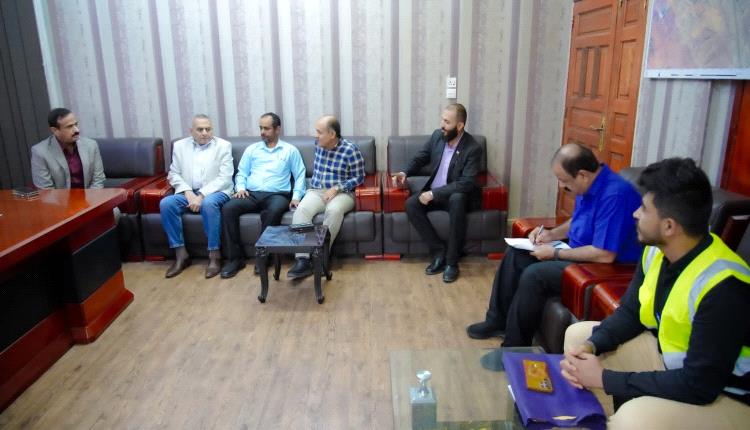 المحافظ بن الوزير يوجّه بتعزيز خدمات وحدة غسيل الكلى بهيئة مستشفى شبوة العام