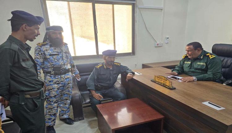 نائب مدير عام شرطة شبوة يتفقد سير العمل في فرع الأحوال المدنية والسجل المدني