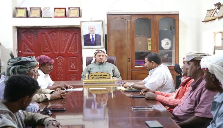 المحافظ الثقلي يترأس اجتماعاً لمناقشة التهيئة للموسم السمكي الجديد واحتياجات القطاع السمكي بسقطرى