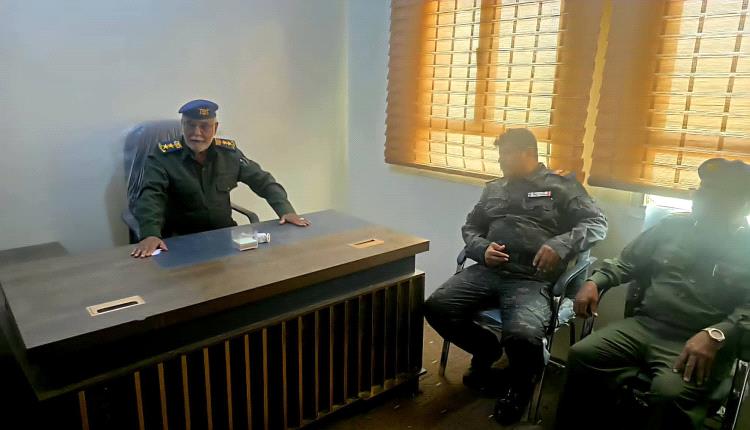 العقيد الدهولي يتفقد إدارة شرطة مديرية عسيلان ويشدد على رفع الجاهزية واليقظة الأمنية