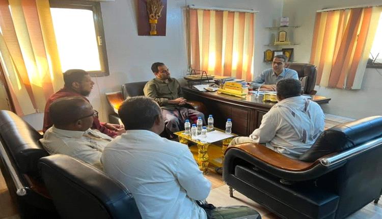 مدير عام الشؤون الاجتماعية والعمل يلتقي ممثلي جمعية الفاروق السمكية لبحث أوضاعها وتعزيز عملها