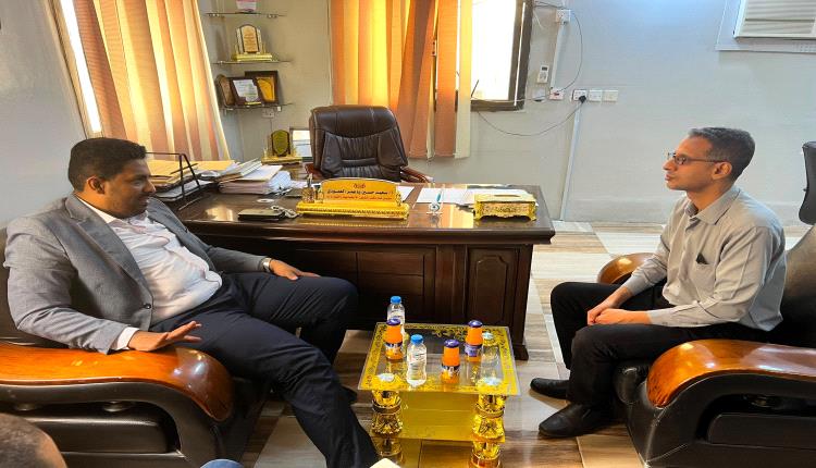 الشؤون الاجتماعية والعمل والصحة بساحل حضرموت تبحثان تنظيم أوضاع الأطباء الأجانب والمؤسسات الصحية