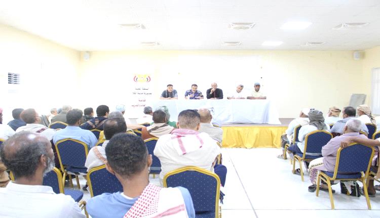مدير عام المكلا يترأس اجتماعاً أمنياً موسعاً لتعزيز الاستقرار في الأحياء السكنية